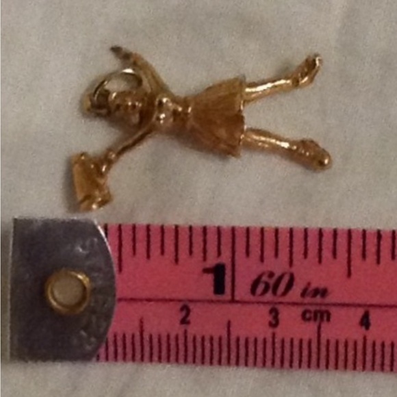 CHEERLEADER SOLID 14 CARAT 3 DIMENTIONAL CHARM - Picture 4 of 8